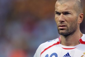 开云电竞账号入口-德甲激烈争夺：攻守精彩大比拼，德甲防守