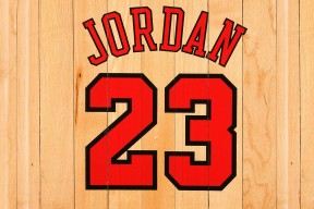 kaiyun体育综合-欧洲杯激烈争锋：攻防博弈中的巅峰对决，欧洲杯探讨